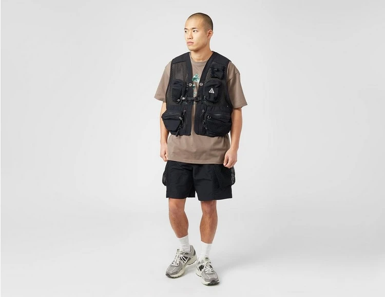 Nike ACG Snowgrass Cargo Shorts 2 Nike ACG Snowgrass Cargo Shorts - Image 2